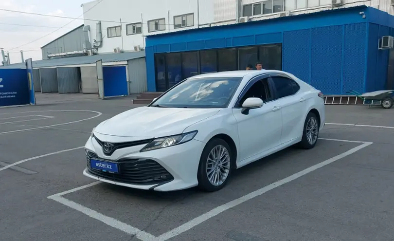 Toyota Camry 2019 года за 10 000 000 тг. в Алматы