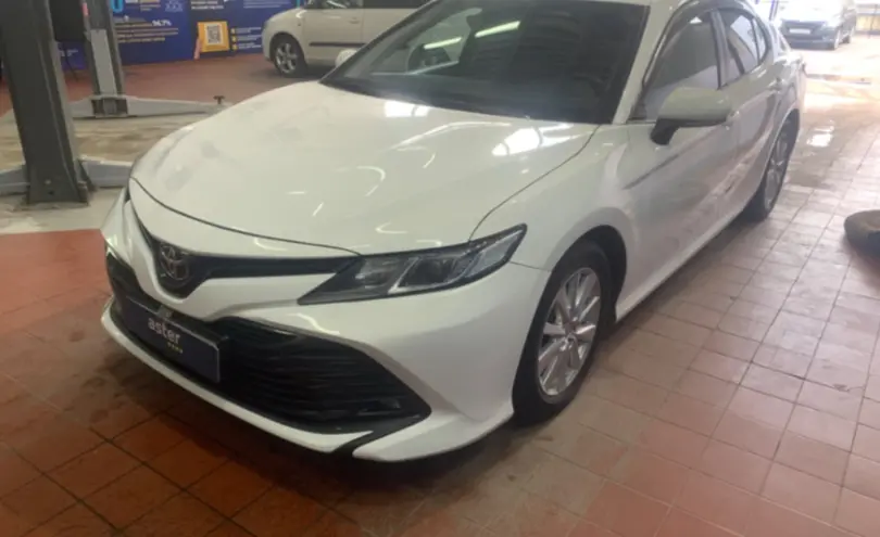 Toyota Camry 2018 года за 10 500 000 тг. в Астана