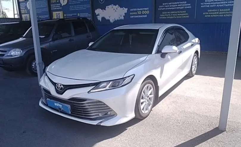 Toyota Camry 2018 года за 14 500 000 тг. в Атырау