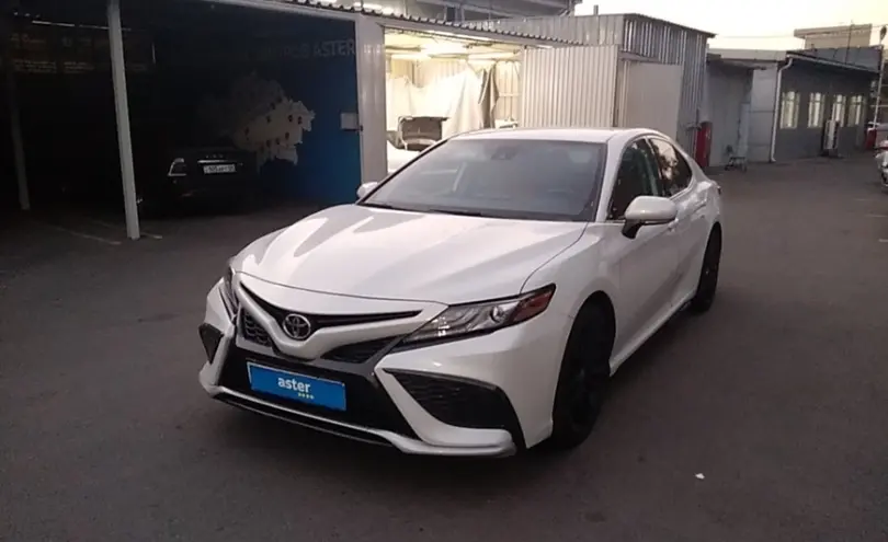 Toyota Camry 2021 года за 12 000 000 тг. в Алматы