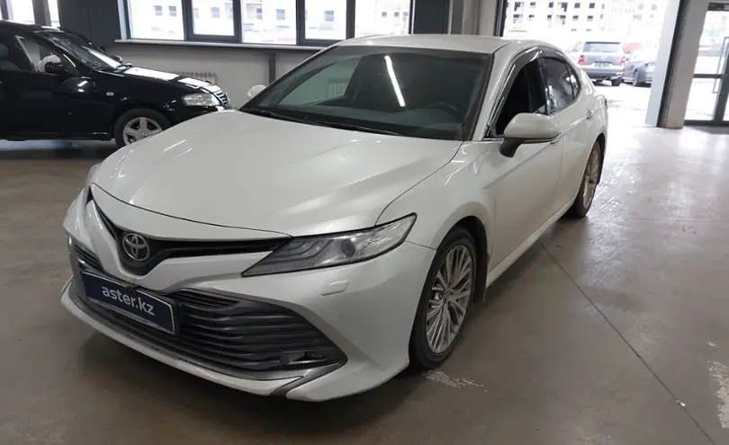 Toyota Camry 2019 года за 13 500 000 тг. в Астана