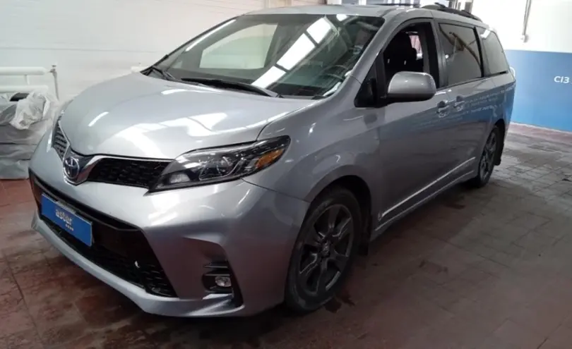 Toyota Sienna 2017 года за 15 000 000 тг. в Астана