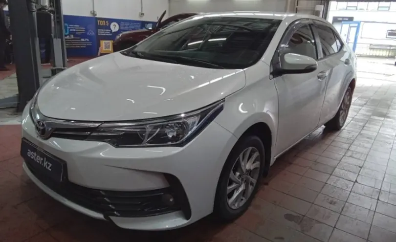 Toyota Corolla 2018 года за 8 000 000 тг. в Астана