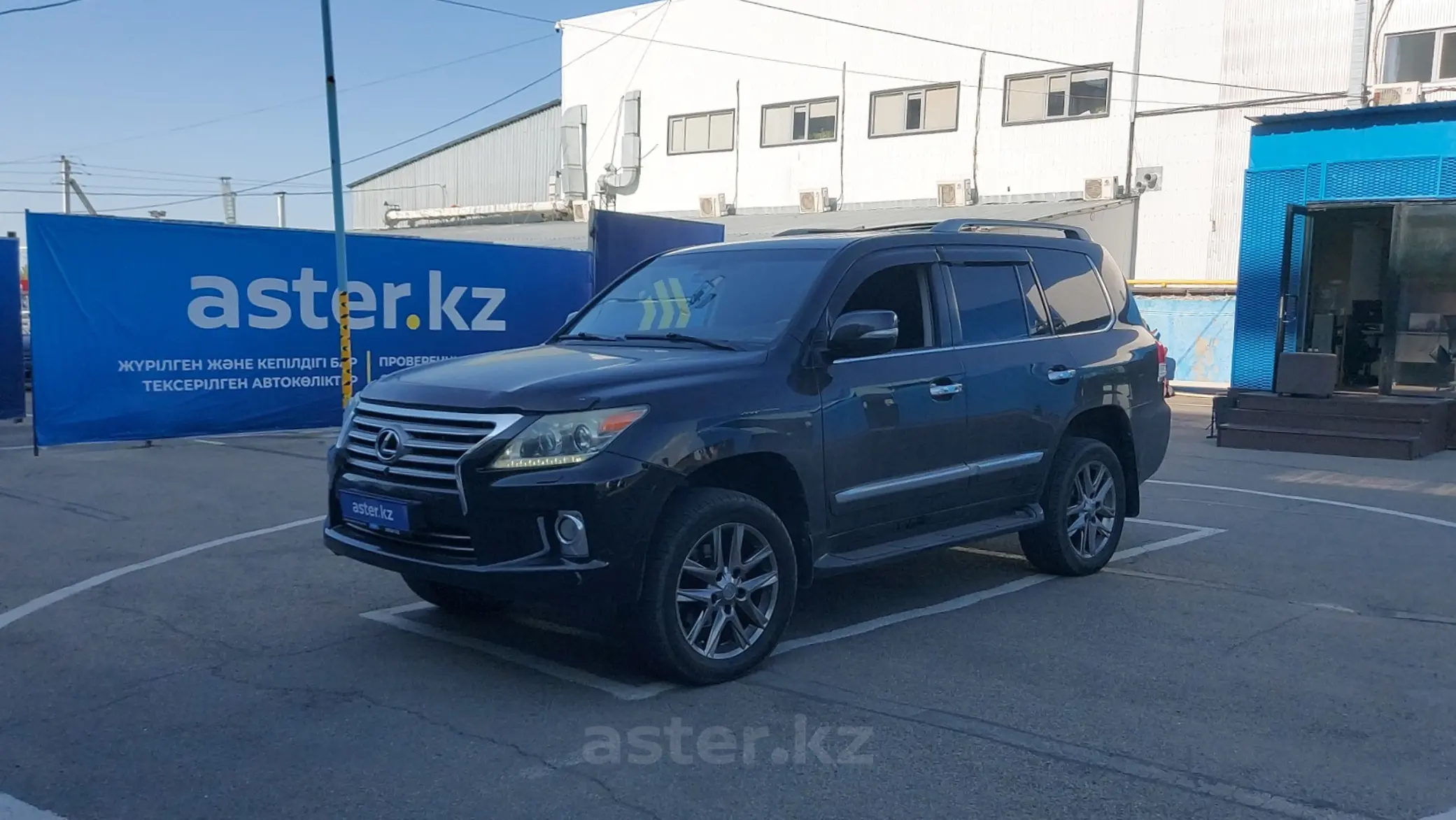 Lexus LX 2012