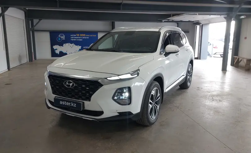 Hyundai Santa Fe 2020 года за 13 500 000 тг. в Астана