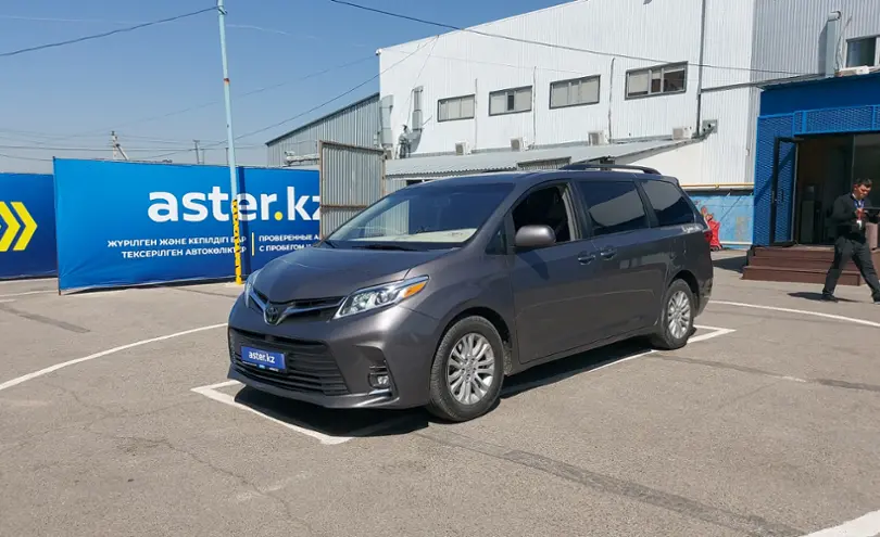 Toyota Sienna 2017 года за 14 500 000 тг. в Алматы