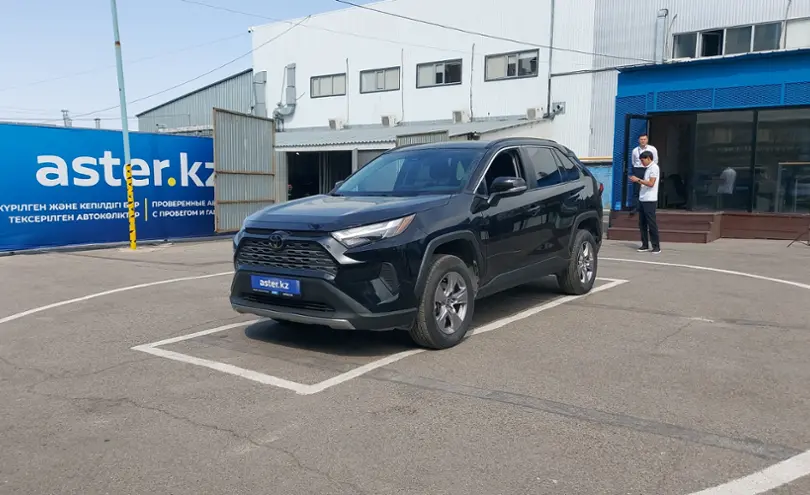 Toyota RAV4 2023 года за 19 000 000 тг. в Алматы