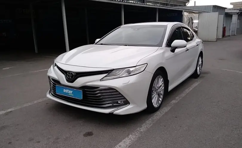 Toyota Camry 2018 года за 13 500 000 тг. в Алматы