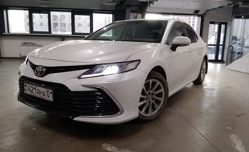 Toyota Camry 2021 года за 14 000 000 тг. в Астана