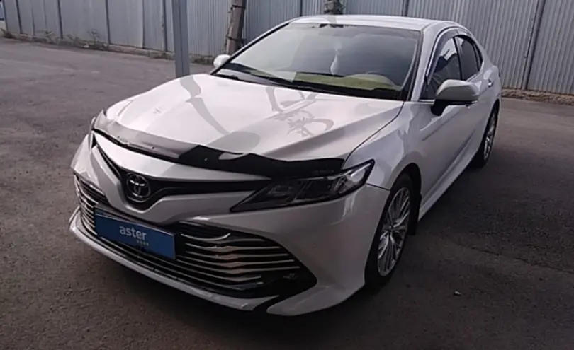 Toyota Camry 2018 года за 12 500 000 тг. в Атырау