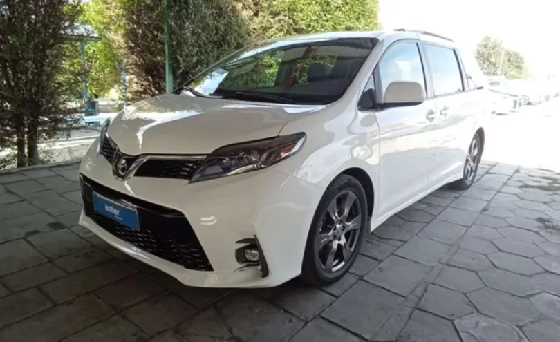 Toyota Sienna 2017 года за 13 800 000 тг. в Талдыкорган