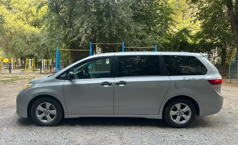 Toyota Sienna 2019 года за 16 000 000 тг. в Шымкент