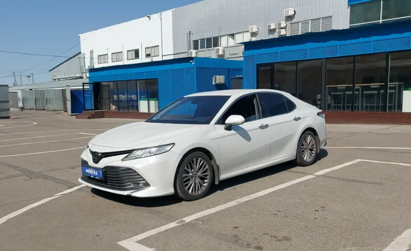 Toyota Camry 2019 года за 13 200 000 тг. в Алматы