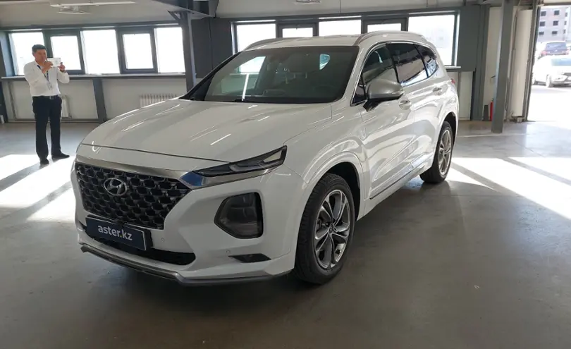 Hyundai Santa Fe 2019 года за 17 000 000 тг. в Астана