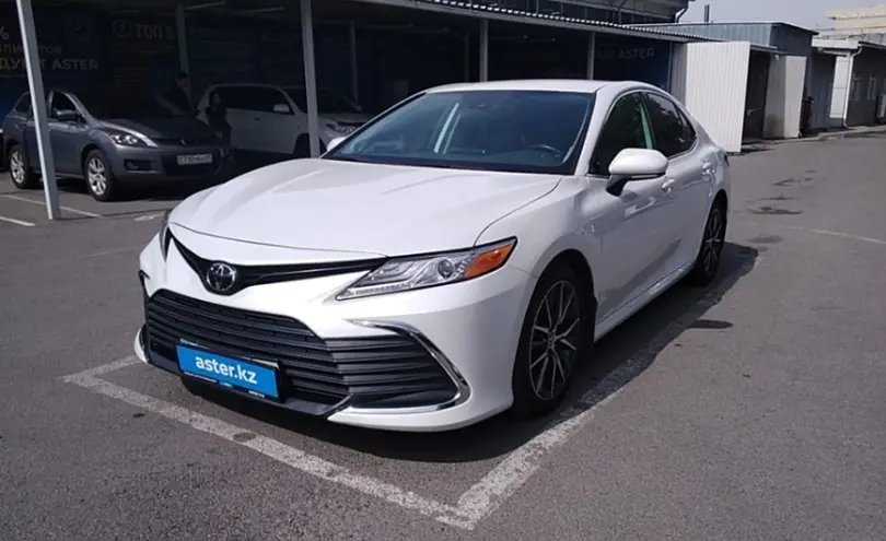 Toyota Camry 2021 года за 12 900 000 тг. в Алматы