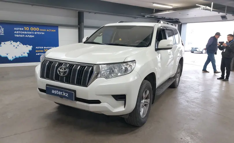 Toyota Land Cruiser Prado 2017 года за 21 000 000 тг. в Астана