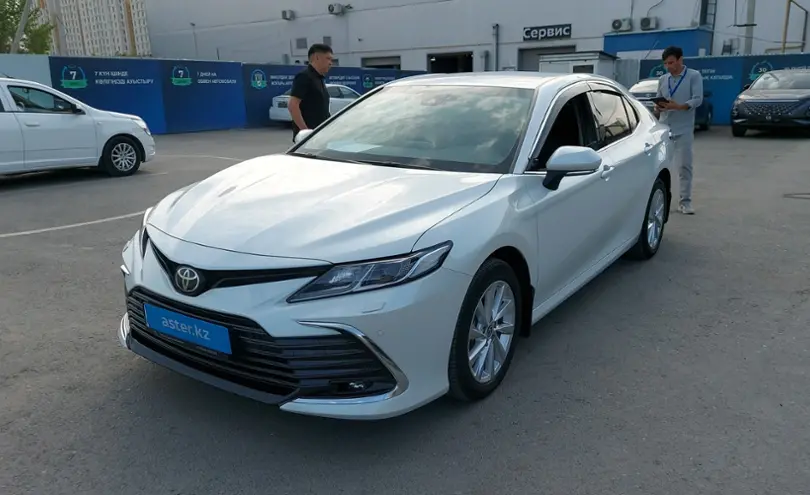 Toyota Camry 2023 года за 18 000 000 тг. в Шымкент