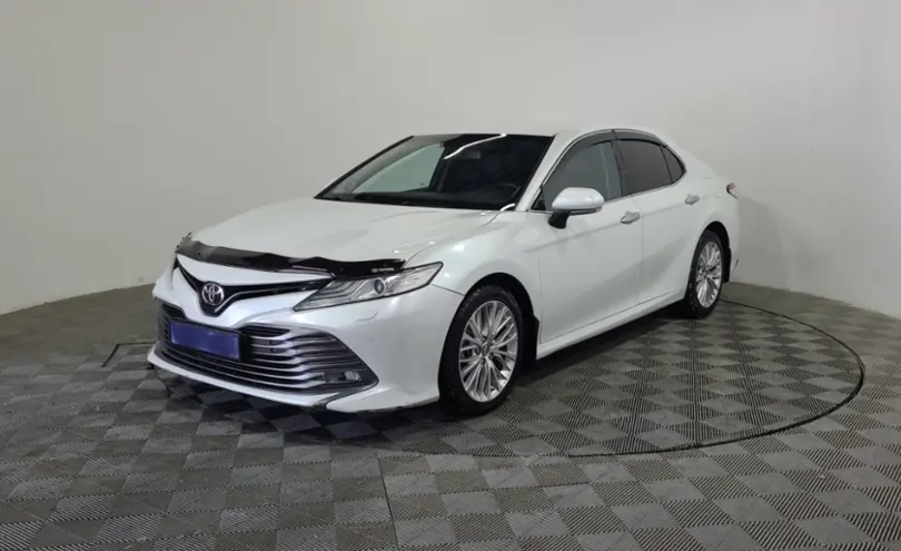 Toyota Camry 2018 года за 14 650 000 тг. в Алматы