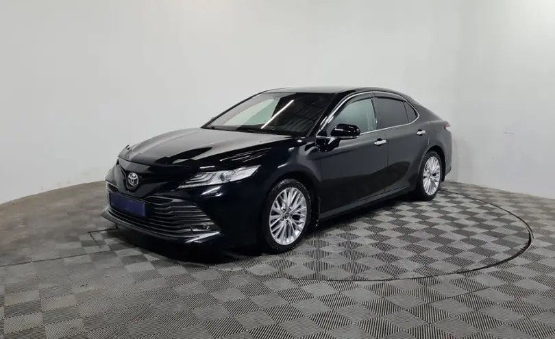 Toyota Camry 2019 года за 17 180 000 тг. в Алматы