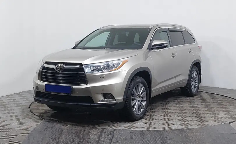 Toyota Highlander 2015 года за 16 990 000 тг. в Астана