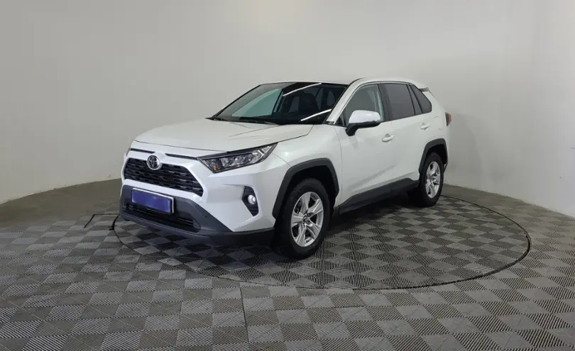 Toyota RAV4 2022 года за 13 250 000 тг. в Алматы