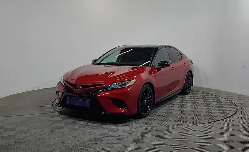 Toyota Camry 2018 года за 12 190 000 тг. в Алматы