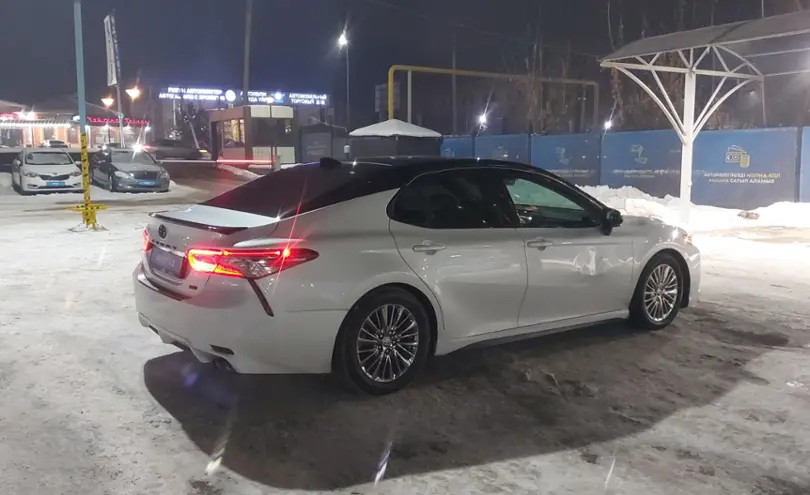 Toyota Camry 2020 года за 13 000 000 тг. в Алматы фото 3