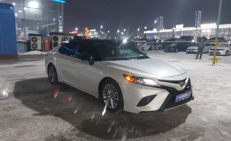 Toyota Camry 2020 года за 13 000 000 тг. в Алматы фото 2