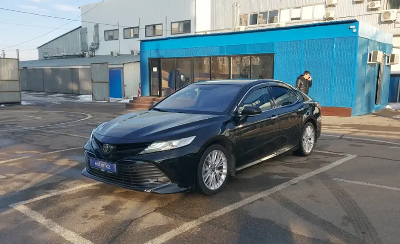 Toyota Camry 2018 года за 13 500 000 тг. в Алматы