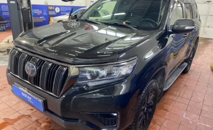 Toyota Land Cruiser Prado 2021 года за 29 000 000 тг. в Астана