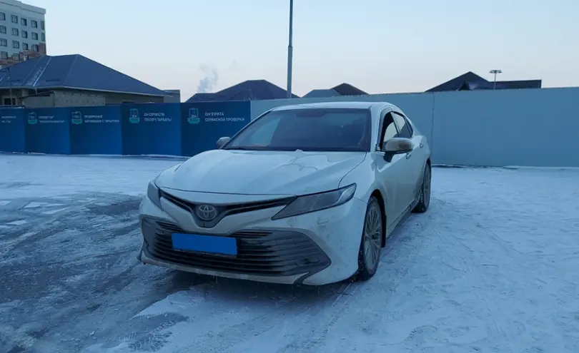 Toyota Camry 2018 года за 14 000 000 тг. в Шымкент