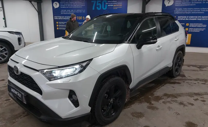 Toyota RAV4 2021 года за 17 000 000 тг. в Астана