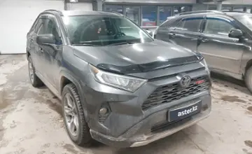 Toyota RAV4 2020 года за 14 200 000 тг. в Астана фото 2
