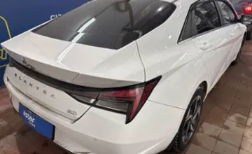 Hyundai Elantra 2021 года за 9 500 000 тг. в Астана