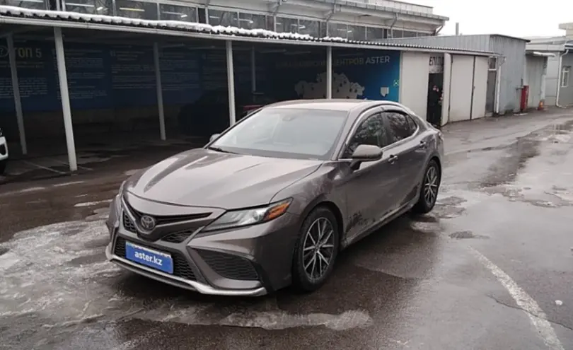 Toyota Camry 2021 года за 13 500 000 тг. в Алматы