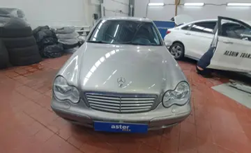 Mercedes-Benz C-Класс 2003 года за 3 500 000 тг. в Астана фото 2