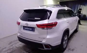 Toyota Highlander 2019 года за 19 000 000 тг. в Павлодар
