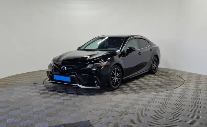 Toyota Camry 2021 года за 12 990 000 тг. в Алматы