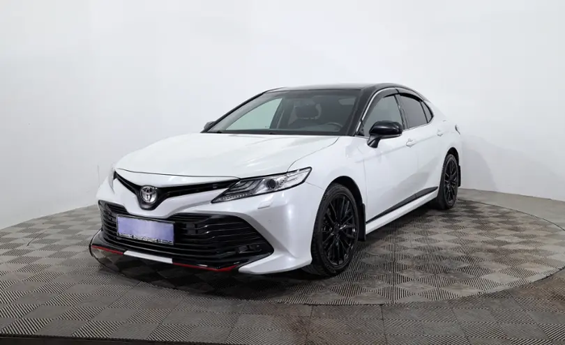 Toyota Camry 2021 года за 14 590 000 тг. в Астана