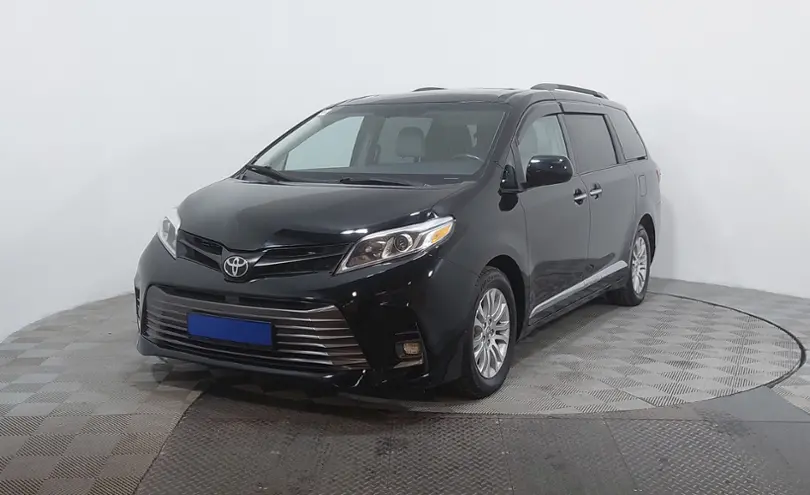 Toyota Sienna 2016 года за 13 590 000 тг. в Астана