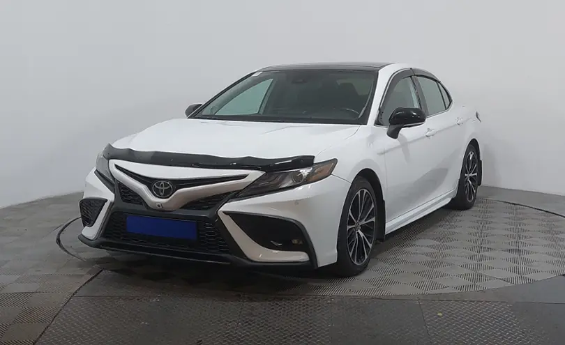 Toyota Camry 2021 года за 13 500 000 тг. в Астана