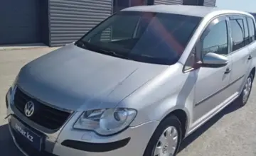 Volkswagen Touran 2010 года за 3 500 000 тг. в Петропавловск фото 1