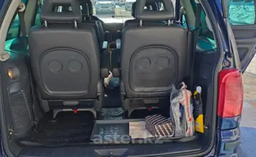 SEAT Alhambra 2003 года за 2 700 000 тг. в Астана