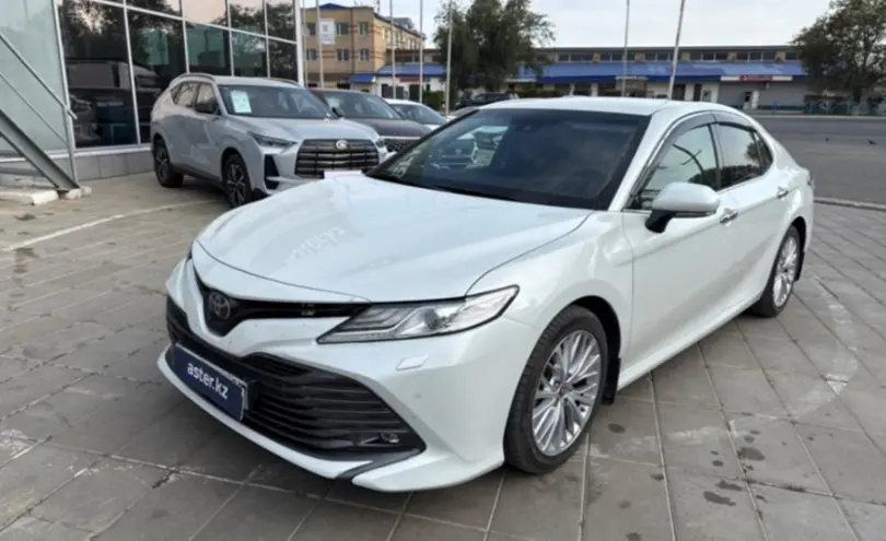 Toyota Camry 2020 года за 14 000 000 тг. в Уральск