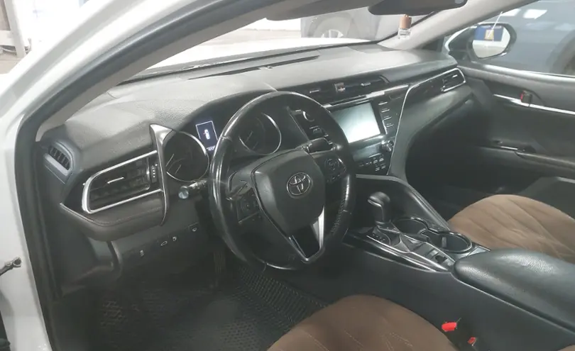 Toyota Camry 2018 года за 11 500 000 тг. в Астана фото 5