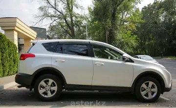 Toyota RAV4 2013 года за 11 000 000 тг. в Алматы фото 2