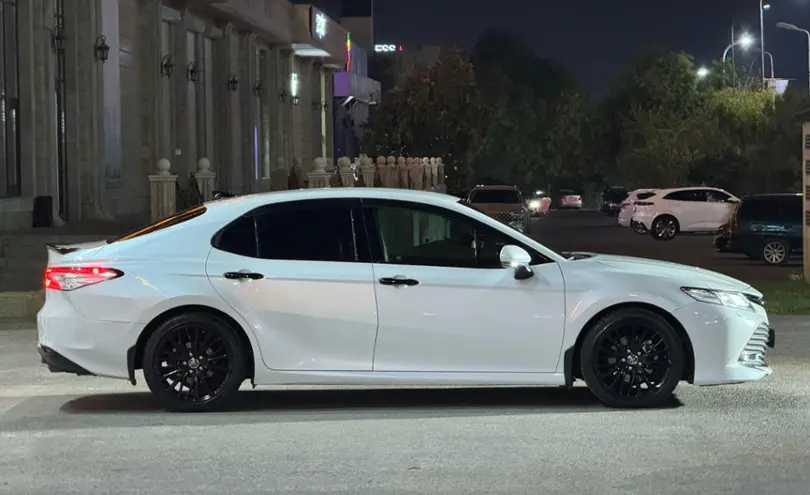 Toyota Camry 2018 года за 13 200 000 тг. в Шымкент фото 4