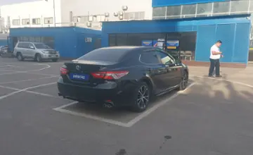 Toyota Camry 2018 года за 12 500 000 тг. в Алматы фото 3