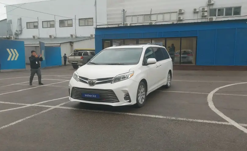 Toyota Sienna 2012 года за 12 500 000 тг. в Алматы