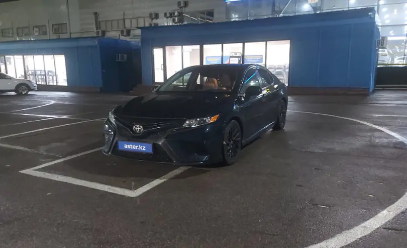 Toyota Camry 2017 года за 13 400 000 тг. в Алматы